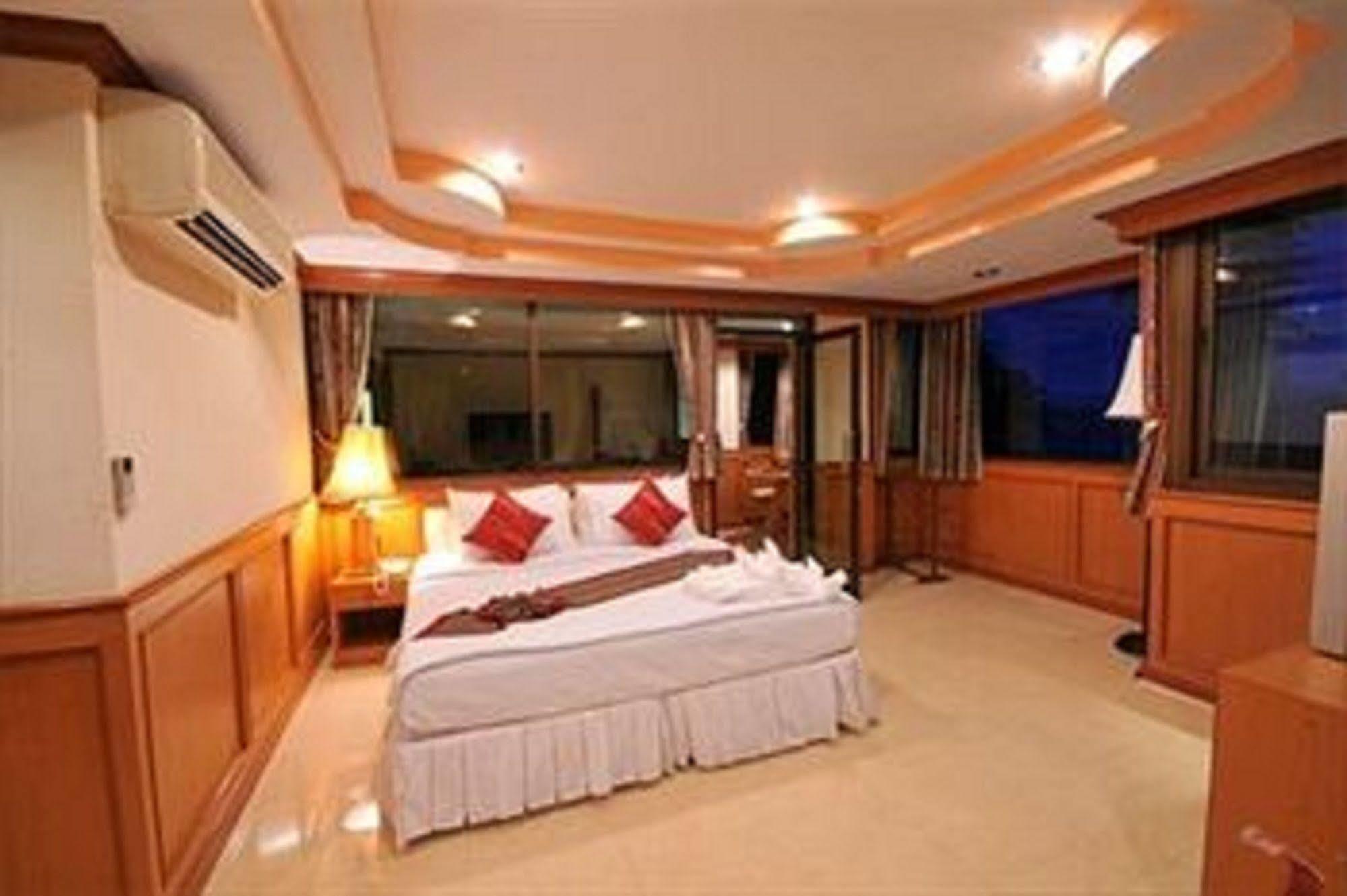 Grand Sea View Beach Resotel Lipa Noi Ngoại thất bức ảnh