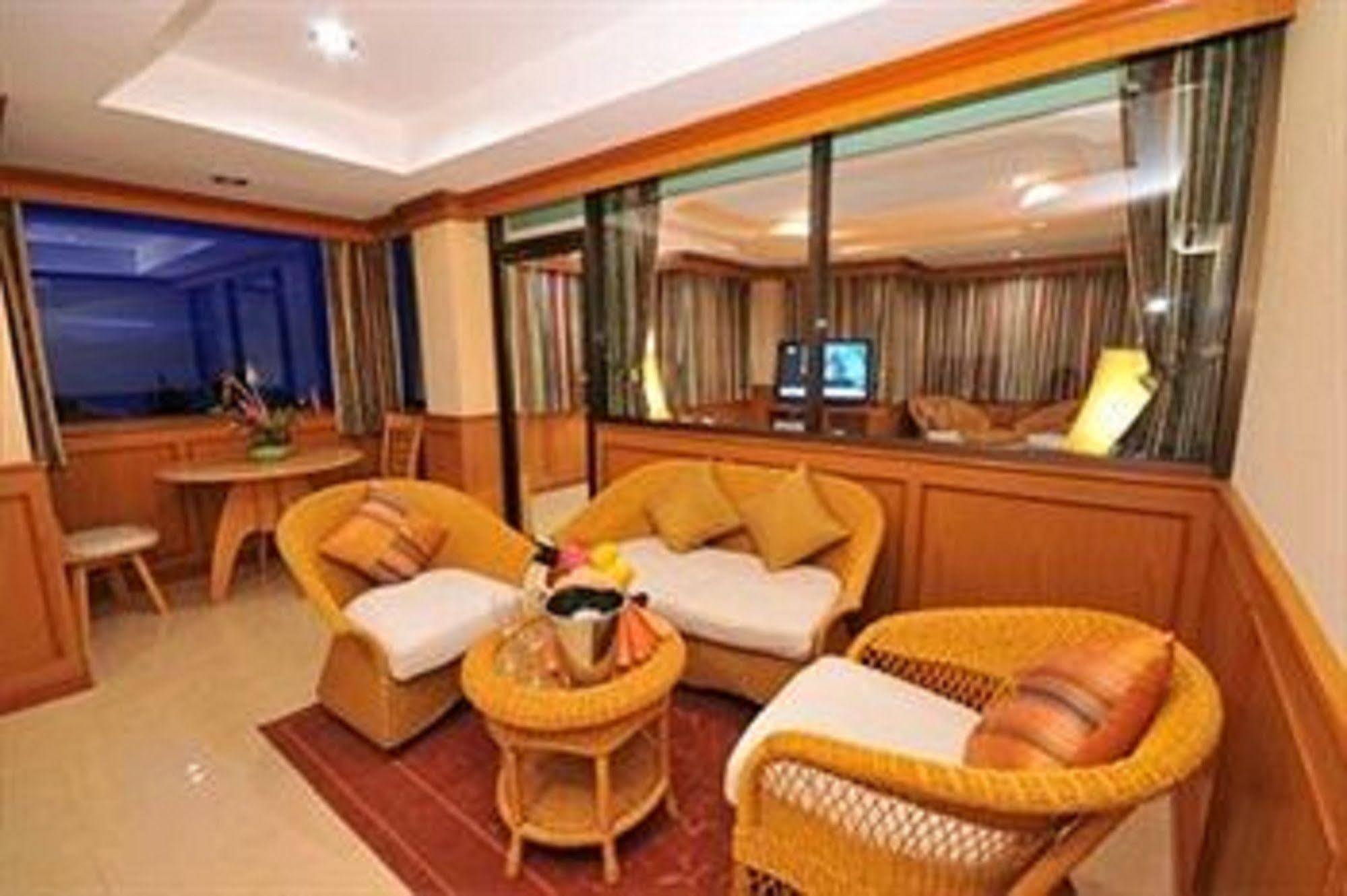 Grand Sea View Beach Resotel Lipa Noi Ngoại thất bức ảnh