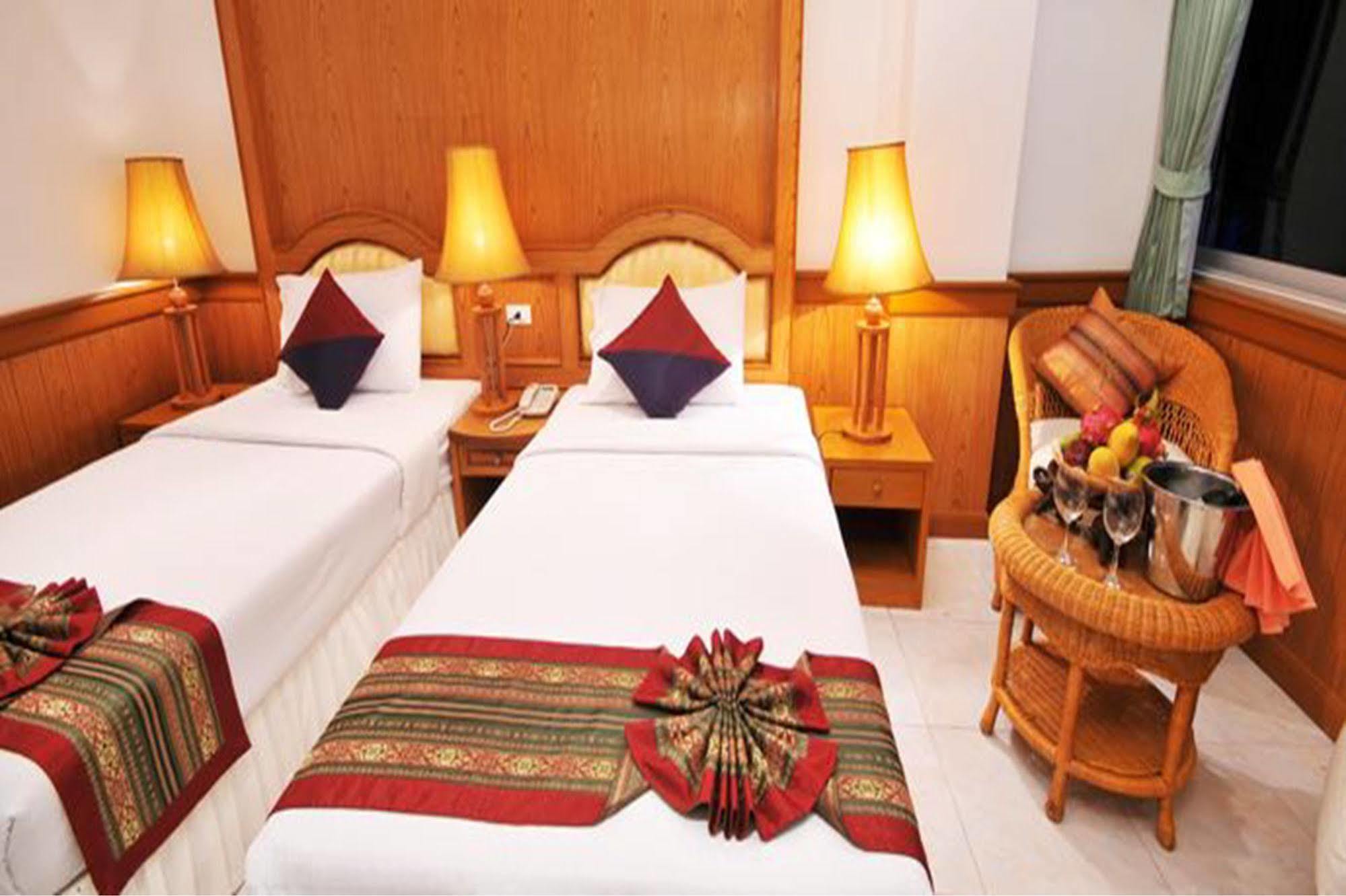 Grand Sea View Beach Resotel Lipa Noi Ngoại thất bức ảnh