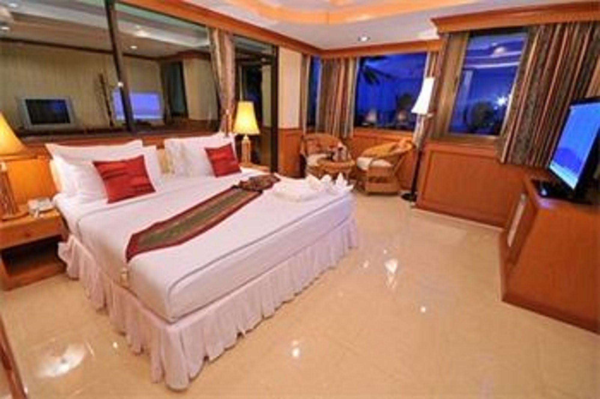 Grand Sea View Beach Resotel Lipa Noi Ngoại thất bức ảnh